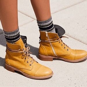 FREE PEOPLE PORTLAND LACE UP BOOTIES (39)